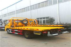 安顺附近拖车救援搭电